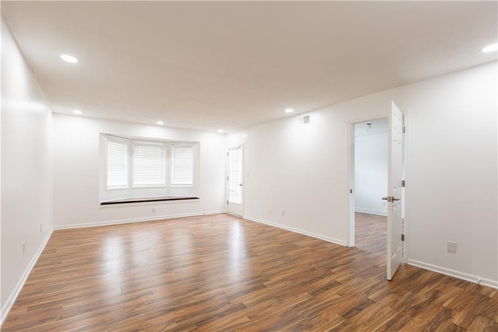 3 bedroom, 2 bathroom, 1,469 sq ft condominium for sale at 6851 Roswell Road B15, Atlanta, GA 30328 — photo 6