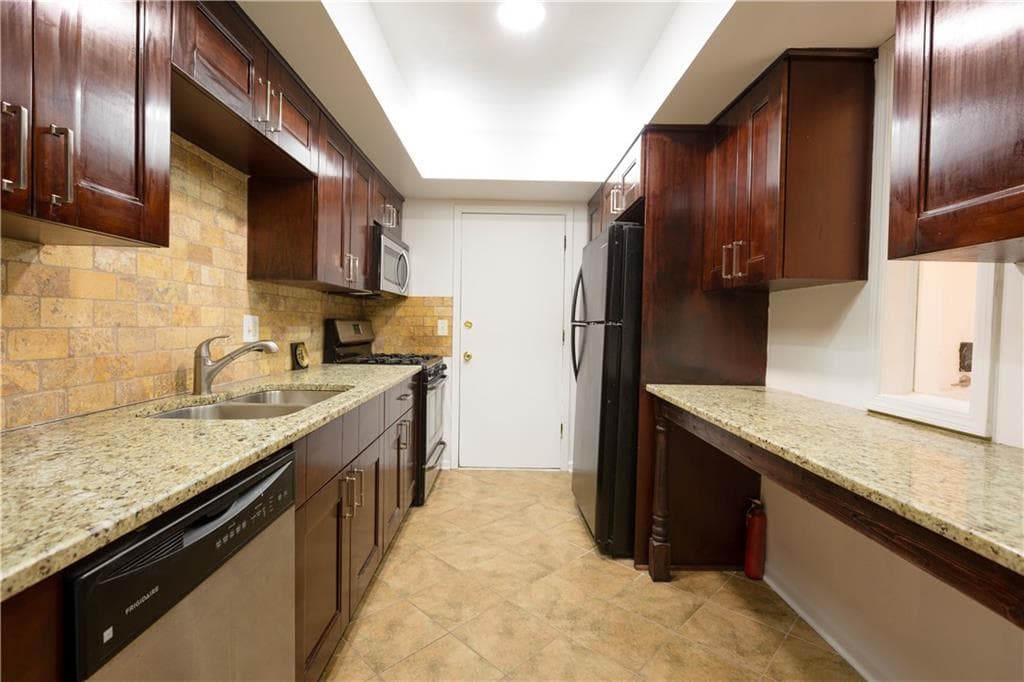 3 bedroom, 2 bathroom, 1,469 sq ft condominium for sale at 6851 Roswell Road B15, Atlanta, GA 30328 — photo 10