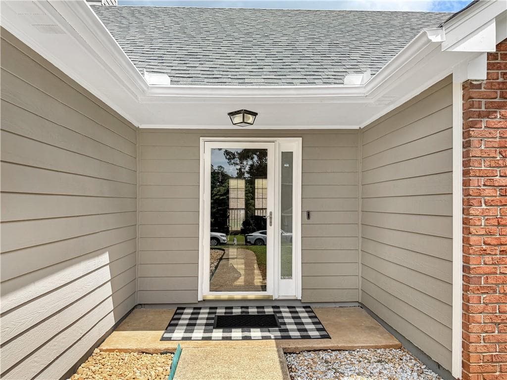 3 bedroom, 2 bathroom, 1,663 sq ft single family residence for sale at 1435 Wheatfield Drive, Lawrenceville, GA 30043 — photo 2