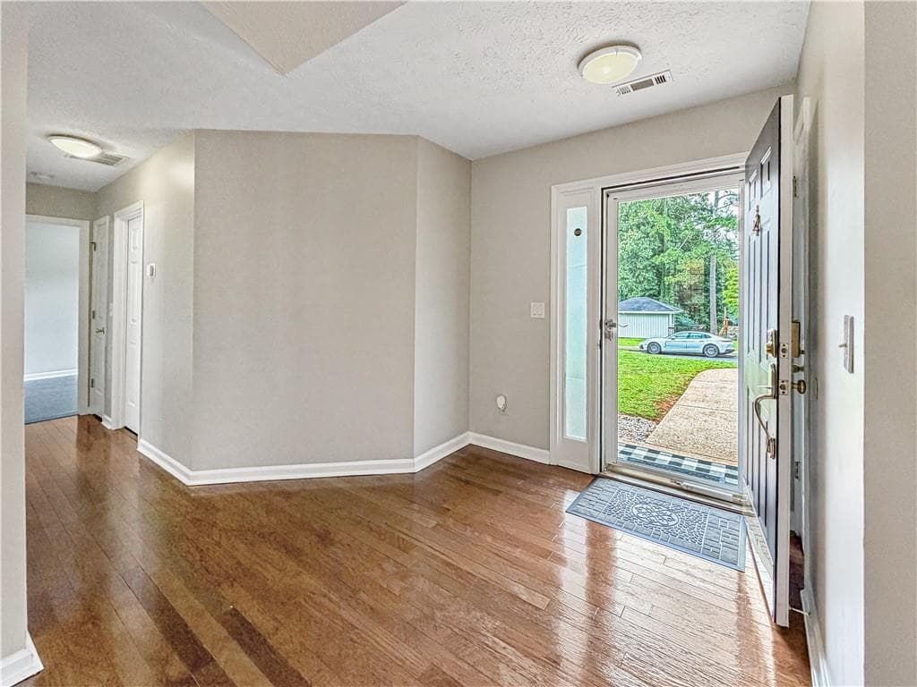 3 bedroom, 2 bathroom, 1,663 sq ft single family residence for sale at 1435 Wheatfield Drive, Lawrenceville, GA 30043 — photo 6