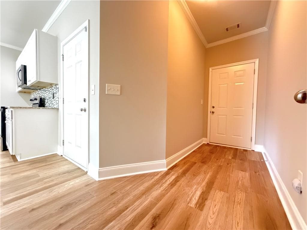 3 bedroom, 3 bathroom, 1,790 sq ft townhouse for sale at 316 Cashes Court, Lilburn, GA 30047 — photo 4