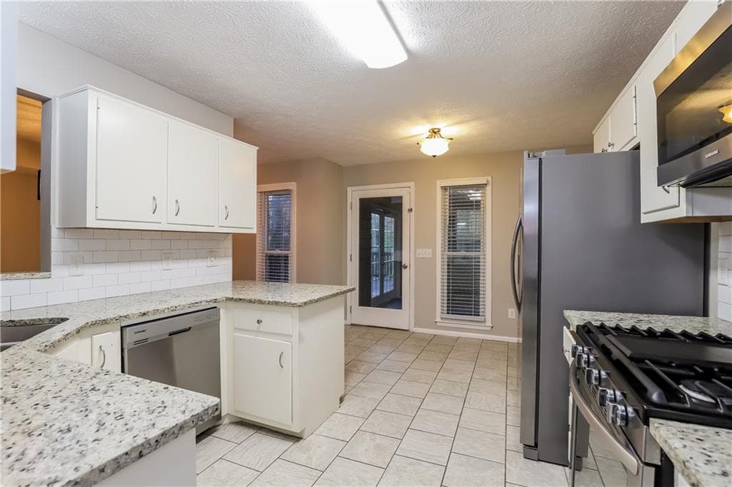 3 bedroom, 3 bathroom, 2,392 sq ft single family residence for rent at 2010 Golden Ridge Circle, Cumming, GA 30040 for $2,320 a month — photo 5