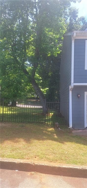 2 bedroom, 3 bathroom, 1,196 sq ft townhouse for sale at 1022 Thornwoode Lane, Stone Mountain, GA 30083 — photo 5