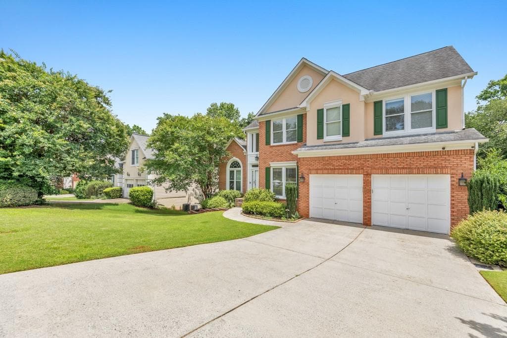 5 bedroom, 4 bathroom, 3,670 sq ft single family residence under contract at 3548 Dunlin Shore Court, Peachtree Corners, GA 30092 — photo 2