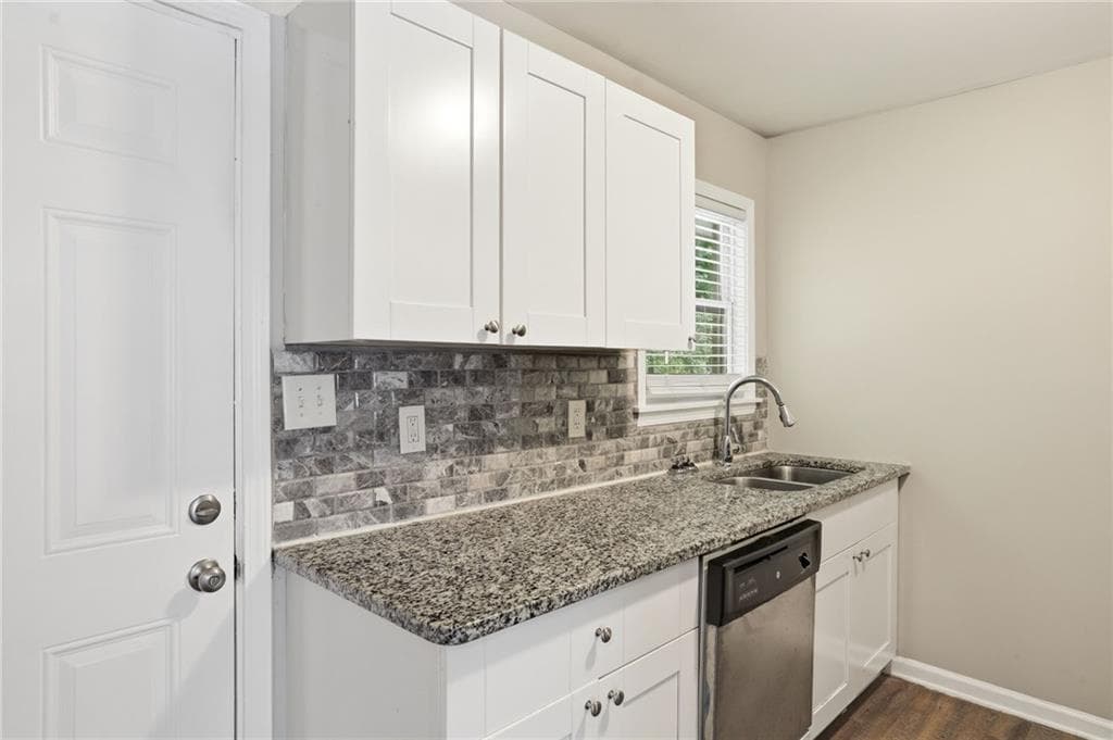 3 bedroom, 2 bathroom, 1,000 sq ft single family residence for sale at 3410 Adkins Road, Atlanta, GA 30331 — photo 5