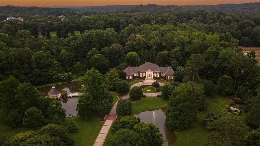 6 bedroom, 8 bathroom, 10,380 sq ft single family residence for sale at 25 The Greenway, Woodstock, GA 30188 — photo 6