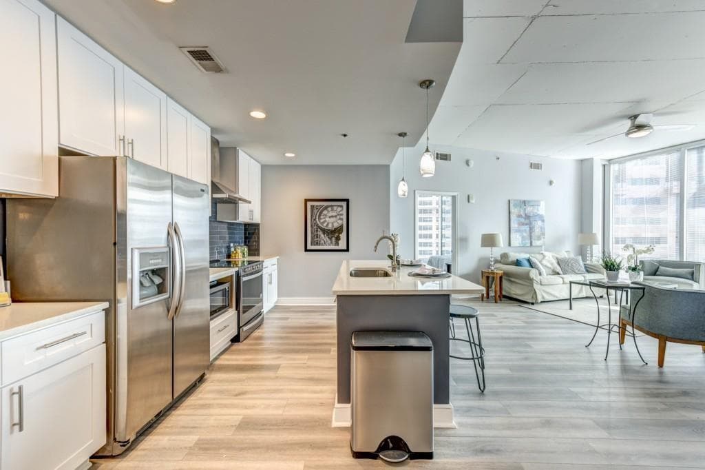 2 bedroom, 2 bathroom, 1,091 sq ft condominium for rent at 950 W Peachtree Street 1504, Atlanta, GA 30309 for $2,845 a month — photo 1 of 27