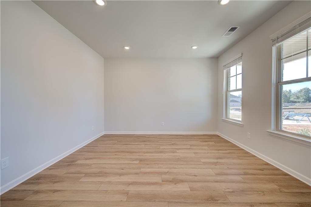 5 bedroom, 4 bathroom, 3,460 sq ft single family residence under contract at 125 Haverling Pass, Hampton, GA 30228 — photo 4