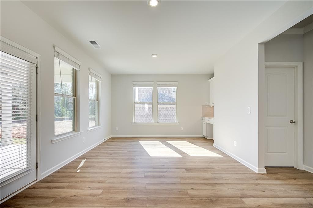 5 bedroom, 4 bathroom, 3,460 sq ft single family residence under contract at 125 Haverling Pass, Hampton, GA 30228 — photo 8