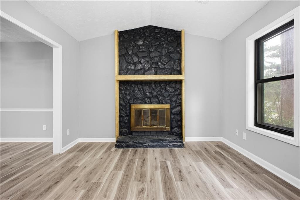 4 bedroom, 2 bathroom single family residence under contract at 2857 Cherokee Cove, Stone Mountain, GA 30087 — photo 3