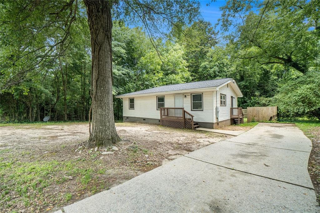 3 bedroom, 1 bathroom, 1,066 sq ft single family residence for sale at 114 Howell Drive, Atlanta, GA 30331