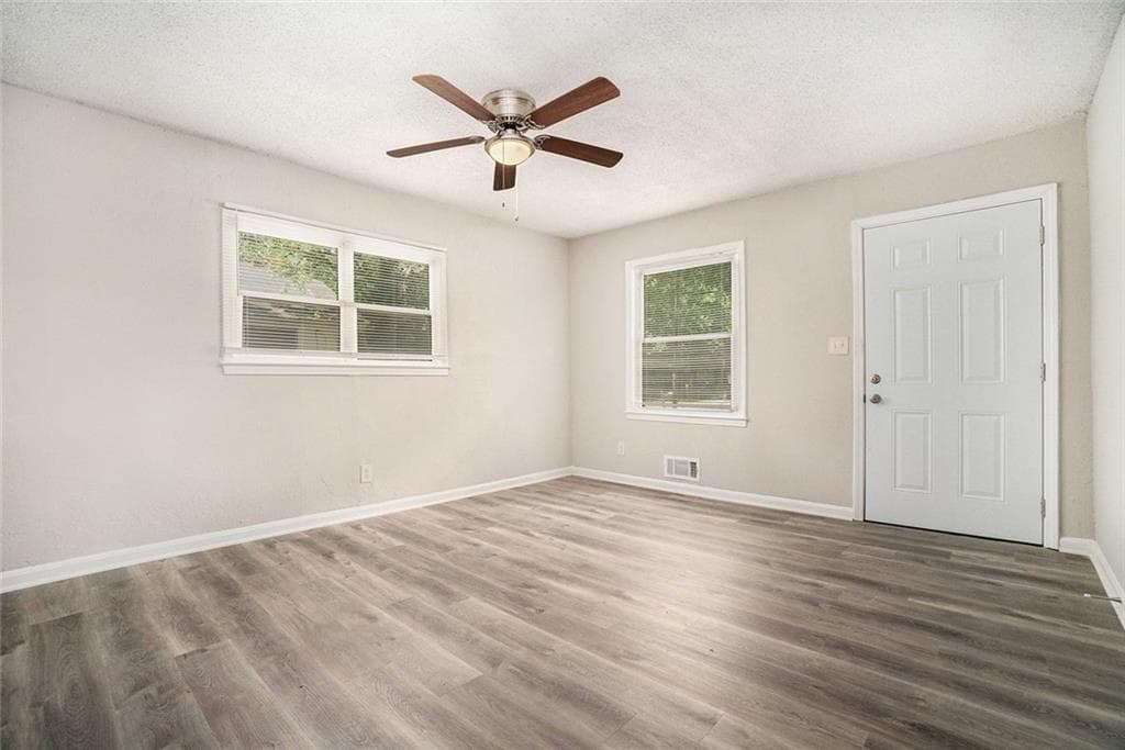3 bedroom, 1 bathroom, 1,066 sq ft single family residence for sale at 114 Howell Drive, Atlanta, GA 30331 — photo 5