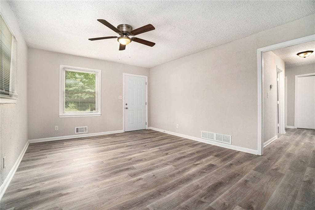 3 bedroom, 1 bathroom, 1,066 sq ft single family residence for sale at 114 Howell Drive, Atlanta, GA 30331 — photo 6