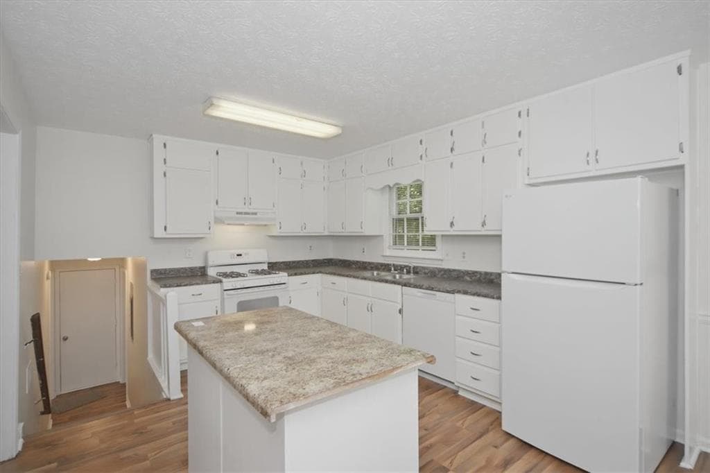 4 bedroom, 2 bathroom, 1,445 sq ft single family residence for sale at 1496 Cherry Hill Road, Conyers, GA 30094 — photo 5