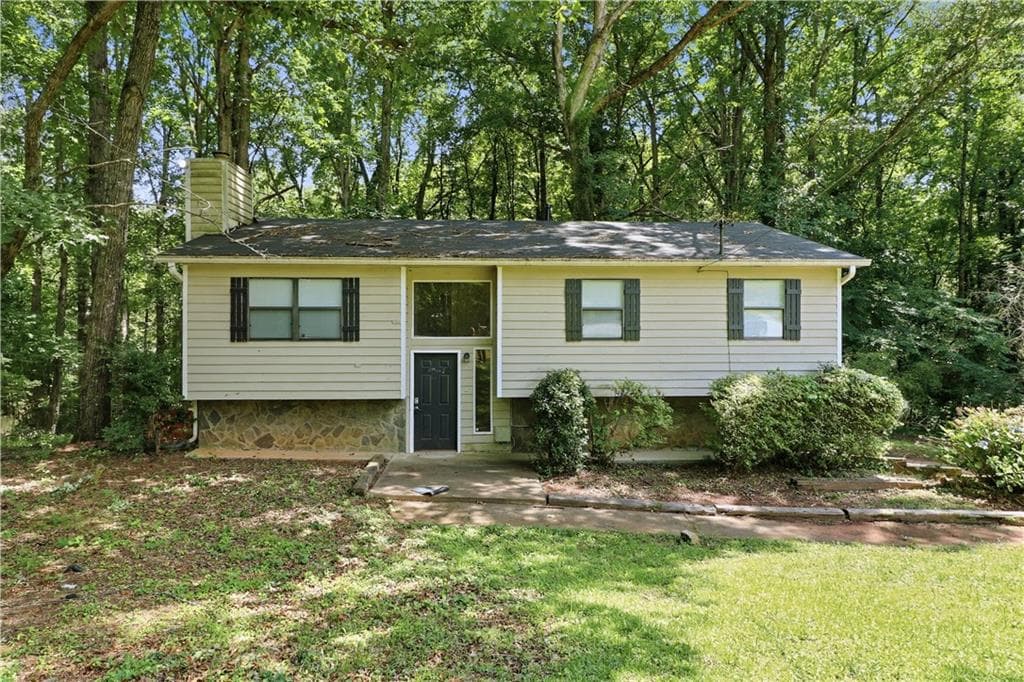 3 bedroom, 2 bathroom, 1,715 sq ft single family residence for sale at 3750 Junior Lane, Douglasville, GA 30135 — photo 2