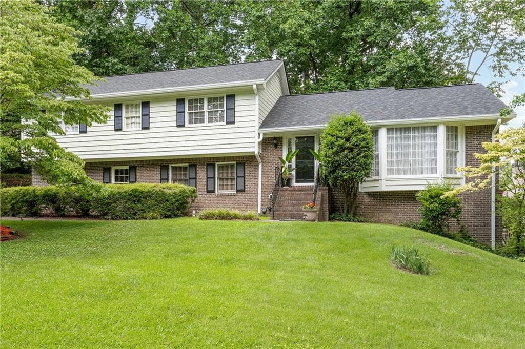 4 bedroom, 3 bathroom, 2,598 sq ft single family residence for sale at 422 Woodstone West Drive, Marietta, GA 30068 — photo 1 of 54