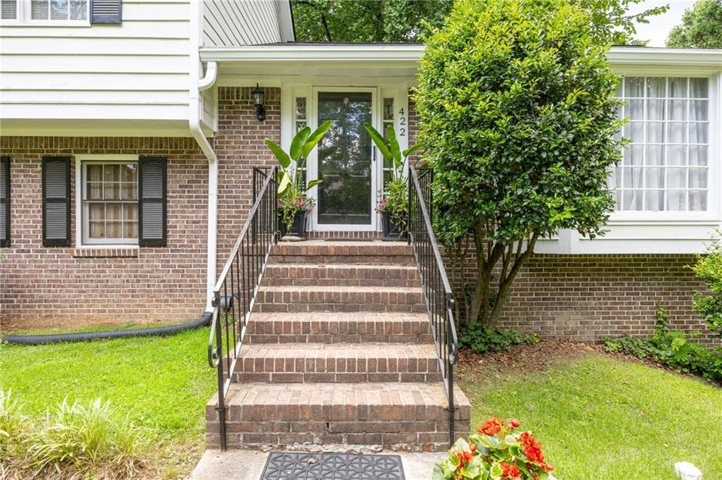 4 bedroom, 3 bathroom, 2,598 sq ft single family residence for sale at 422 Woodstone West Drive, Marietta, GA 30068 — photo 4