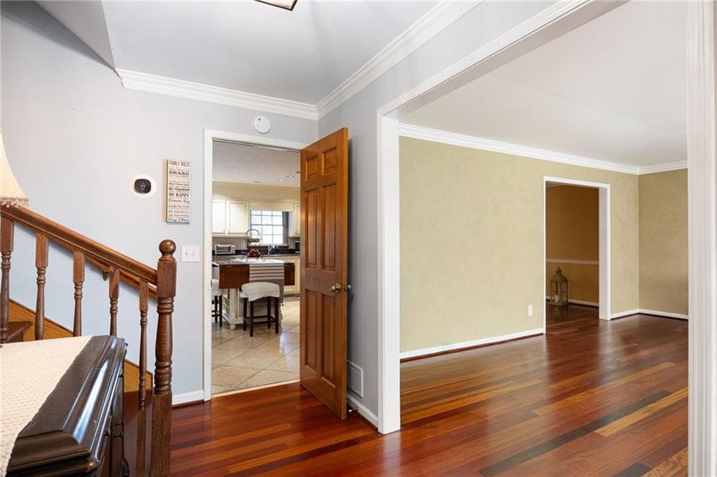 4 bedroom, 3 bathroom, 2,598 sq ft single family residence for sale at 422 Woodstone West Drive, Marietta, GA 30068 — photo 6