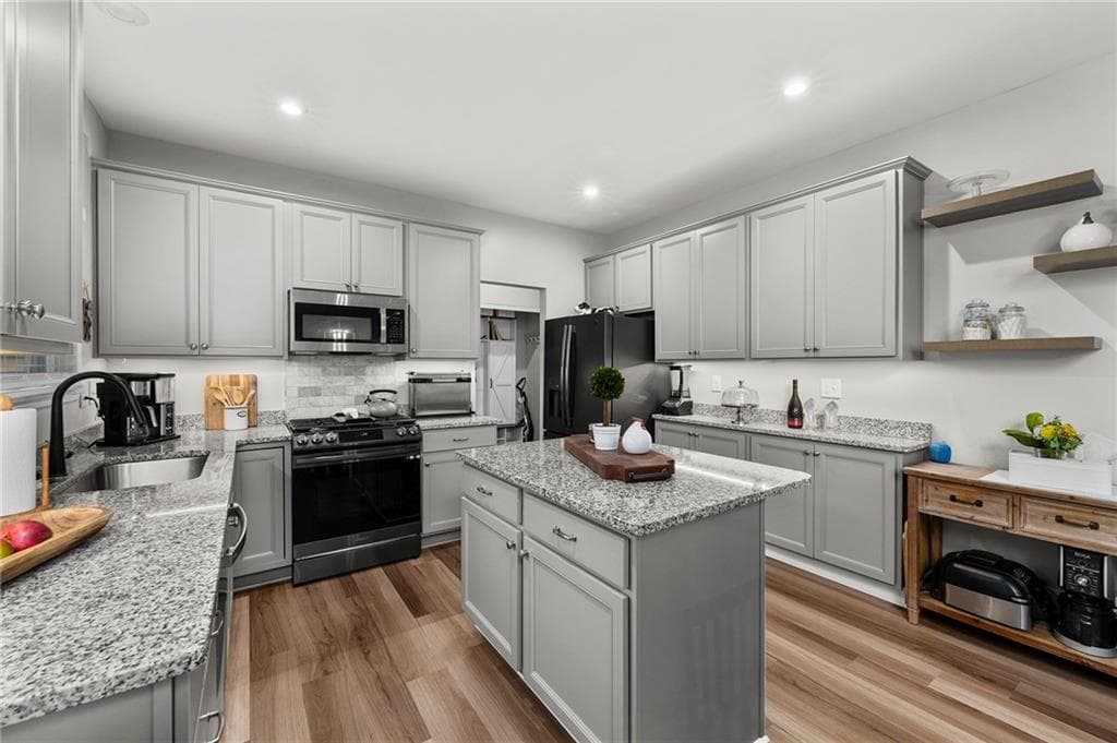 4 bedroom, 3 bathroom, 2,980 sq ft single family residence under contract at 230 Augusta Walk, Canton, GA 30114 — photo 4