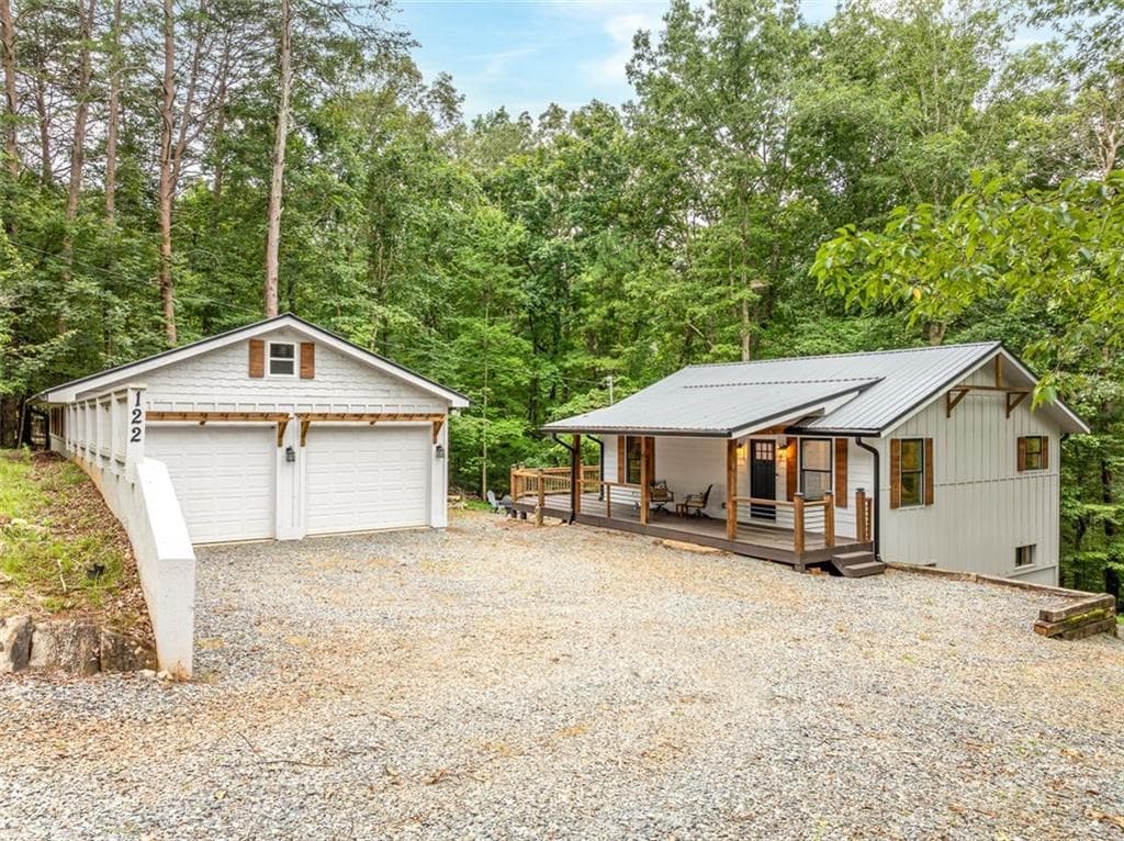2 bedroom, 3 bathroom, 1,792 sq ft single family residence for sale at 122 ACADIA Drive, Ellijay, GA 30540