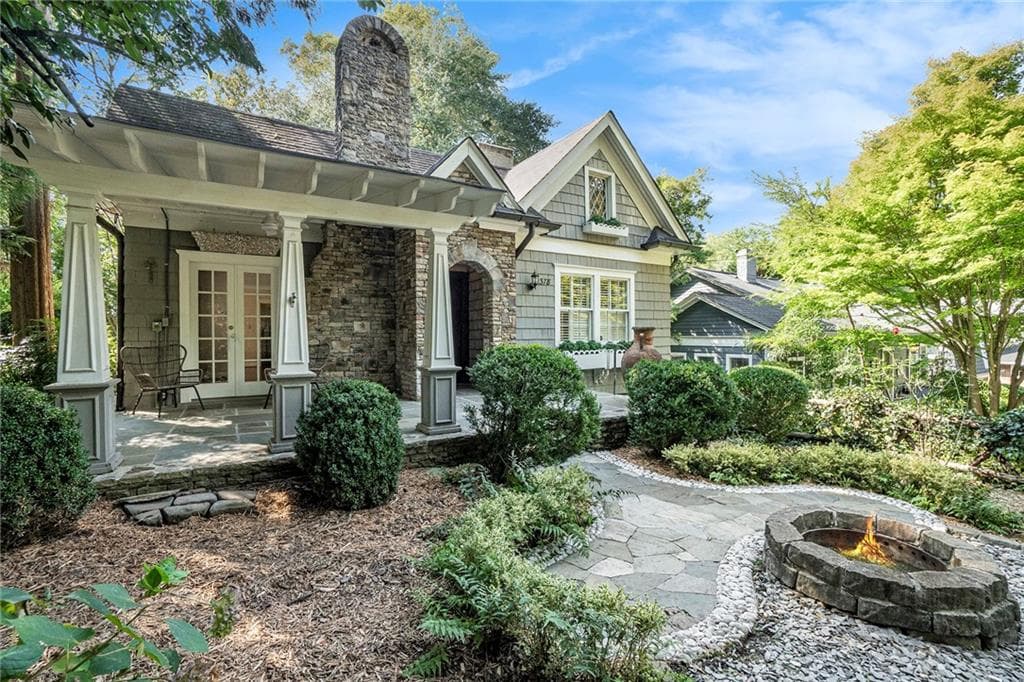3 bedroom, 3 bathroom, 2,868 sq ft single family residence for rent at 2378 Glenwood Drive, Atlanta, GA 30305 for $5,000 a month — photo 2