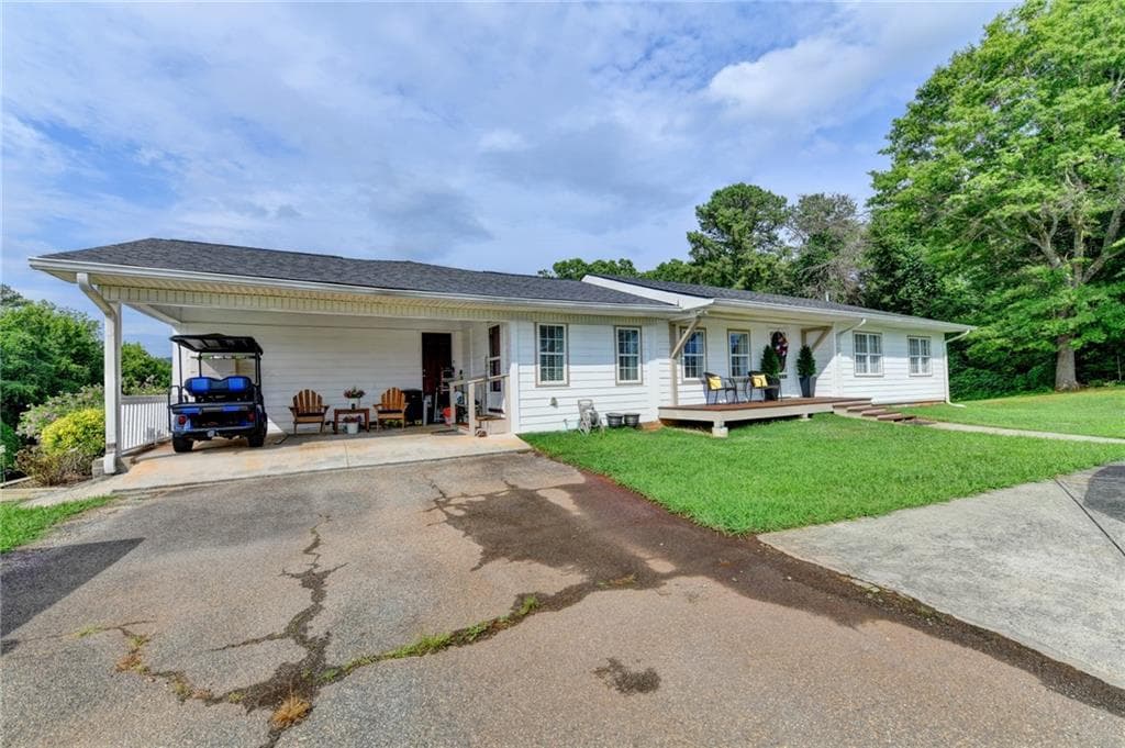 4 bedroom, 3 bathroom, 2,025 sq ft single family residence for sale at 6474 Dahlonega Highway, Clermont, GA 30527 — photo 2