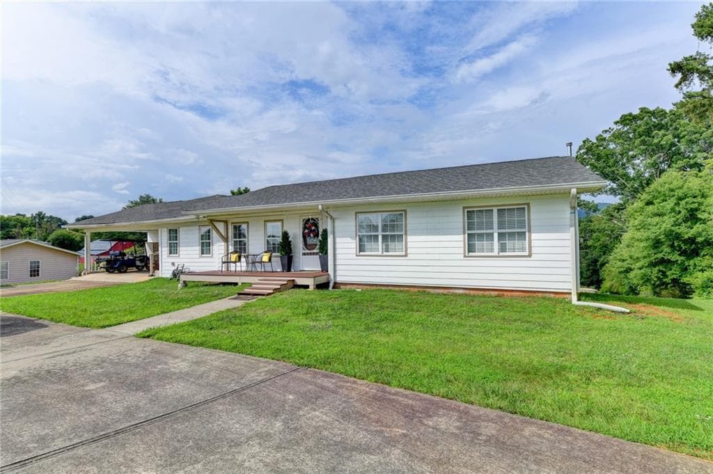 4 bedroom, 3 bathroom, 2,025 sq ft single family residence for sale at 6474 Dahlonega Highway, Clermont, GA 30527 — photo 3