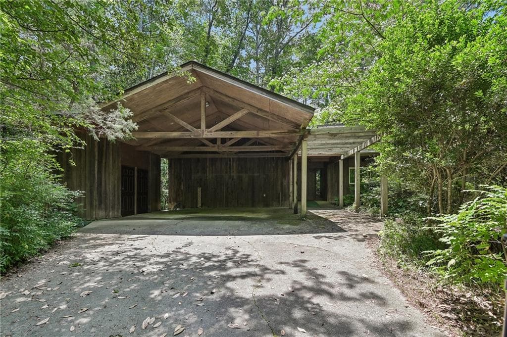 3 bedroom, 3 bathroom, 2,304 sq ft single family residence sold at 3086 Cascade Road, Atlanta, GA 30311