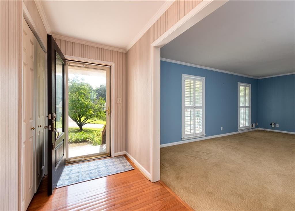 5 bedroom, 3 bathroom, 2,387 sq ft single family residence under contract at 721 Dorsey Circle, Lilburn, GA 30047 — photo 3