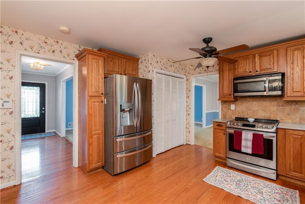 5 bedroom, 3 bathroom, 2,387 sq ft single family residence under contract at 721 Dorsey Circle, Lilburn, GA 30047 — photo 6