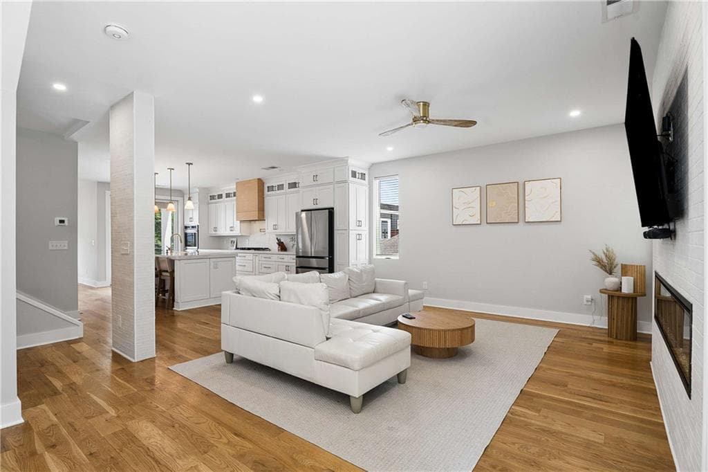 4 bedroom, 5 bathroom, 2,675 sq ft single family residence for sale at 1008 Herndon Street, Atlanta, GA 30318 — photo 2