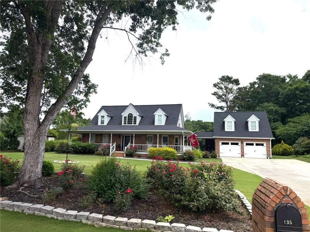 4 bedroom, 3 bathroom, 3,617 sq ft single family residence under contract at 135 Meadow Lakes Boulevard, Cedartown, GA 30125