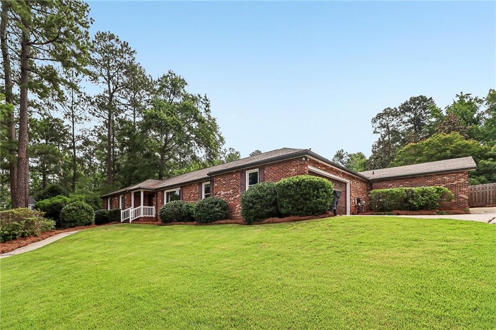 5 bedroom, 3 bathroom, 2,984 sq ft single family residence for sale at 339 Habersham Road, Augusta, GA 30907 — photo 3
