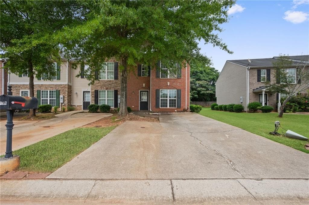 3 bedroom, 3 bathroom, 1,524 sq ft townhouse under contract at 196 Meadowlark Place, Austell, GA 30168