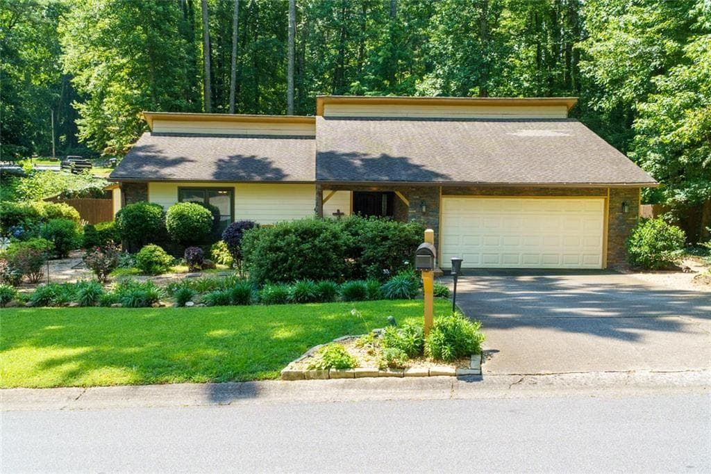 4 bedroom, 2 bathroom, 1,709 sq ft single family residence sold at 1211 Wade Green Circle, Acworth, GA 30102