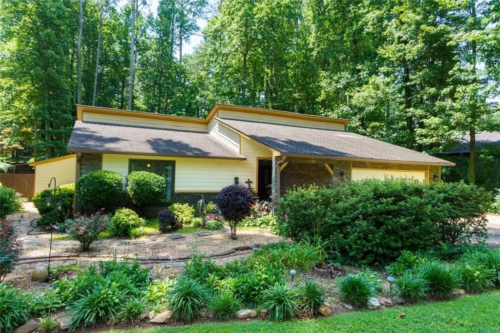 4 bedroom, 2 bathroom, 1,709 sq ft single family residence under contract at 1211 Wade Green Circle, Acworth, GA 30102 — photo 2