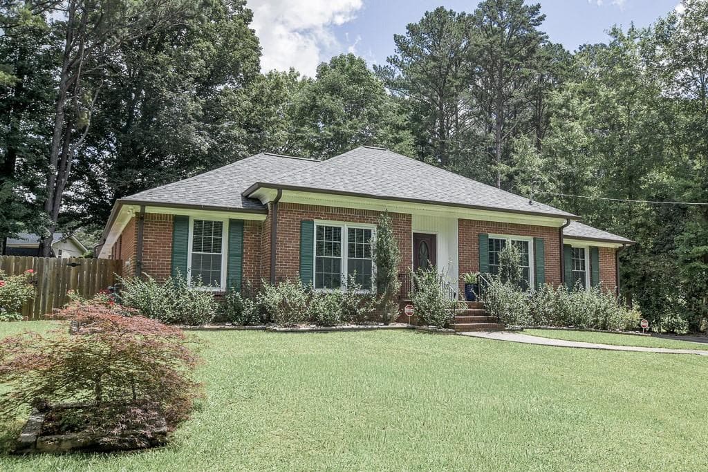 3 bedroom, 3 bathroom, 1,848 sq ft single family residence under contract at 656 Bruce Way, Lilburn, GA 30047 — photo 2