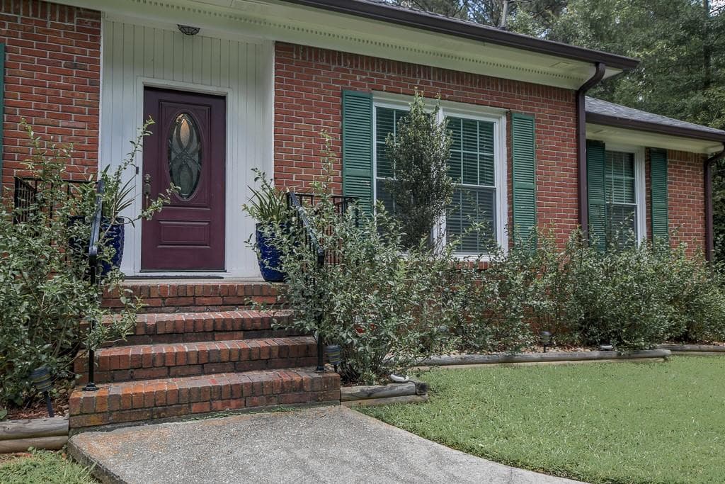 3 bedroom, 3 bathroom, 1,848 sq ft single family residence under contract at 656 Bruce Way, Lilburn, GA 30047 — photo 3