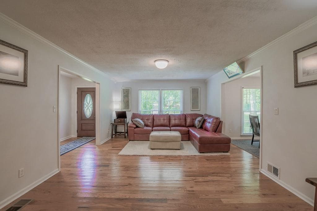 3 bedroom, 3 bathroom, 1,848 sq ft single family residence under contract at 656 Bruce Way, Lilburn, GA 30047 — photo 10