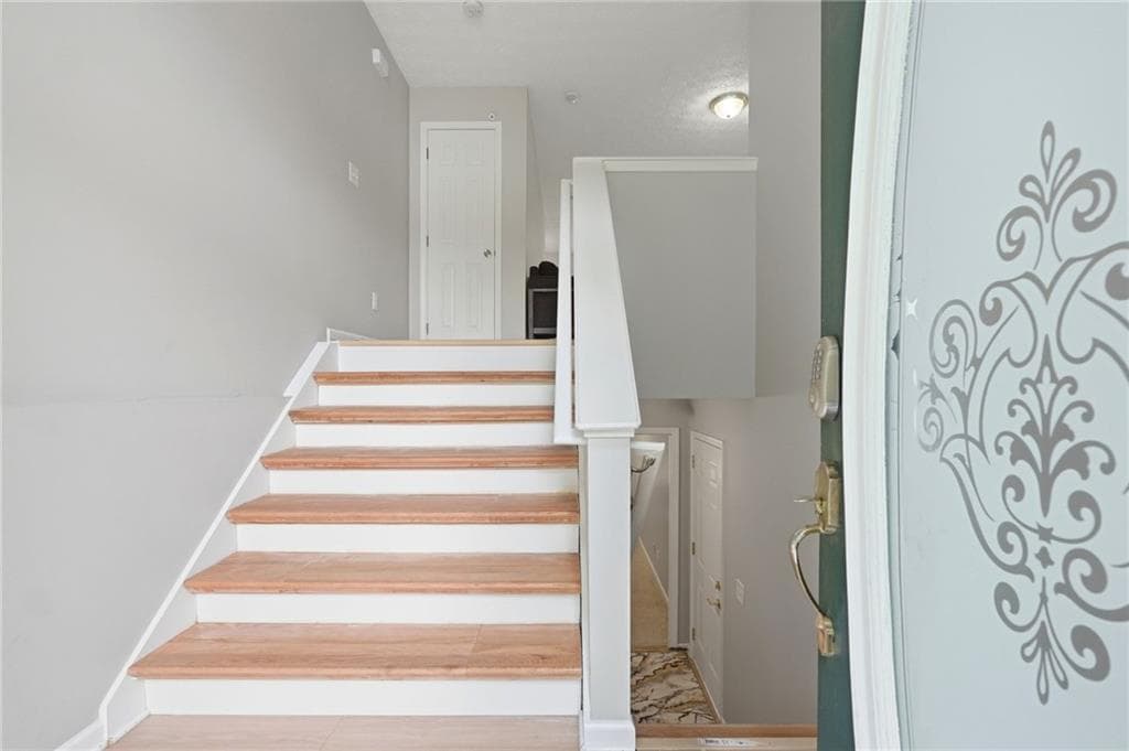 4 bedroom, 3 bathroom, 2,205 sq ft single family residence for sale at 673 Effie Drive, Lawrenceville, GA 30045 — photo 3