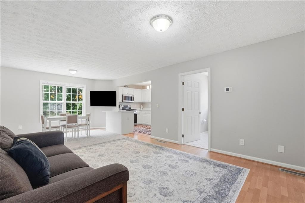 4 bedroom, 3 bathroom, 2,205 sq ft single family residence for sale at 673 Effie Drive, Lawrenceville, GA 30045 — photo 5