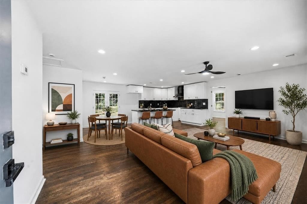 3 bedroom, 2 bathroom, 1,225 sq ft single family residence for sale at 3406 Longleaf Drive, Decatur, GA 30032 — photo 4