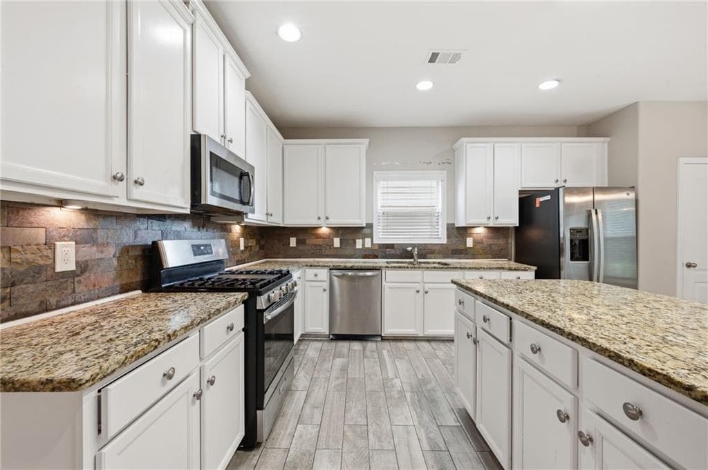 5 bedroom, 6 bathroom, 4,306 sq ft single family residence under contract at 2681 Muskeg Court, Atlanta, GA 30331 — photo 8
