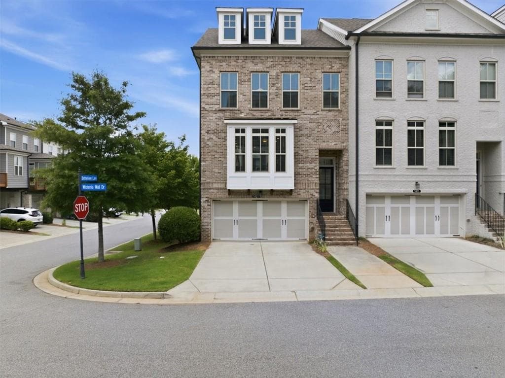 4 bedroom, 4 bathroom, 2,313 sq ft townhouse for sale at 1421 Wisteria Wall Drive, Suwanee, GA 30024 — photo 3