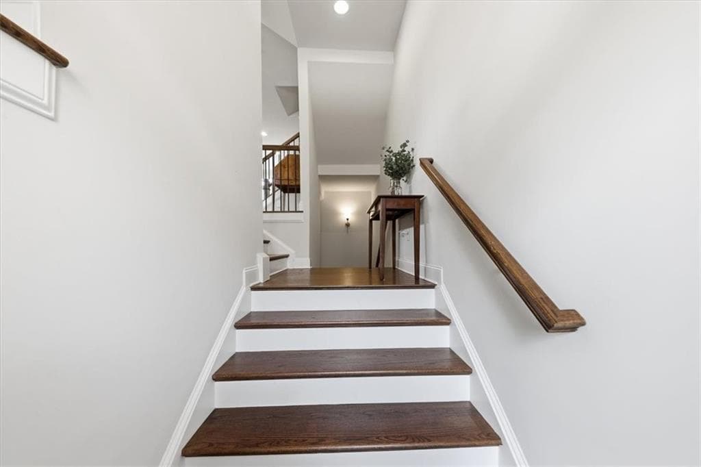 4 bedroom, 4 bathroom, 2,313 sq ft townhouse for sale at 1421 Wisteria Wall Drive, Suwanee, GA 30024 — photo 7