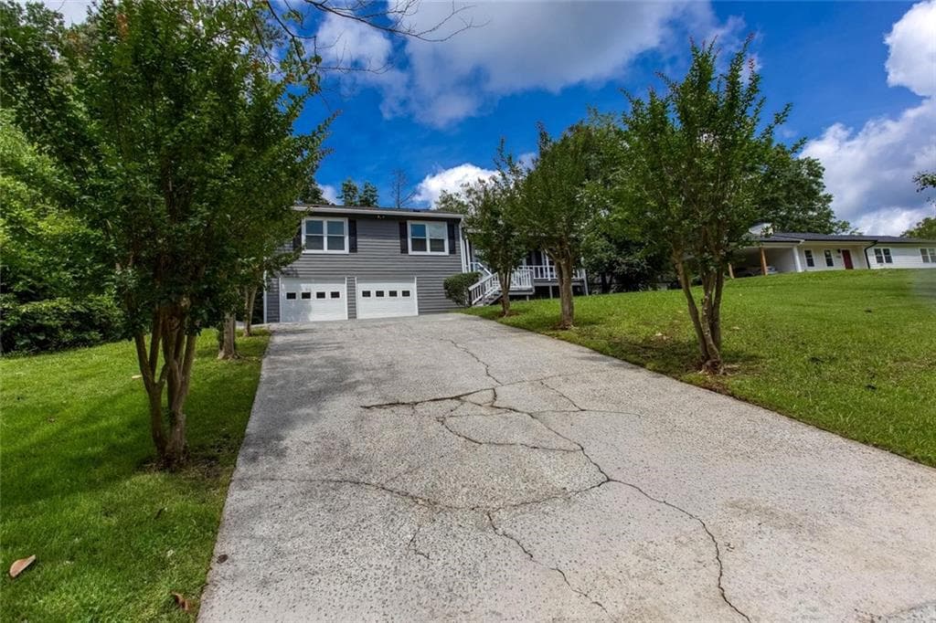 3 bedroom, 2 bathroom, 1,204 sq ft single family residence for rent at 1093 Caprice Drive, Powder Springs, GA 30127 for $1,990 a month — photo 1 of 38
