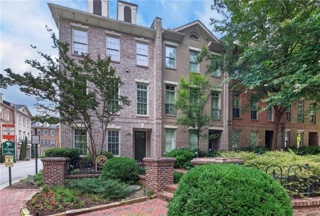 3 bedroom, 4 bathroom, 2,570 sq ft townhouse sold at 3 Candler Grove Court, Decatur, GA 30030