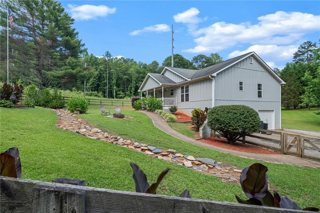 4 bedroom, 3 bathroom, 2,200 sq ft single family residence for sale at 59 Shadow Hills Lane, Dawsonville, GA 30534 — photo 2