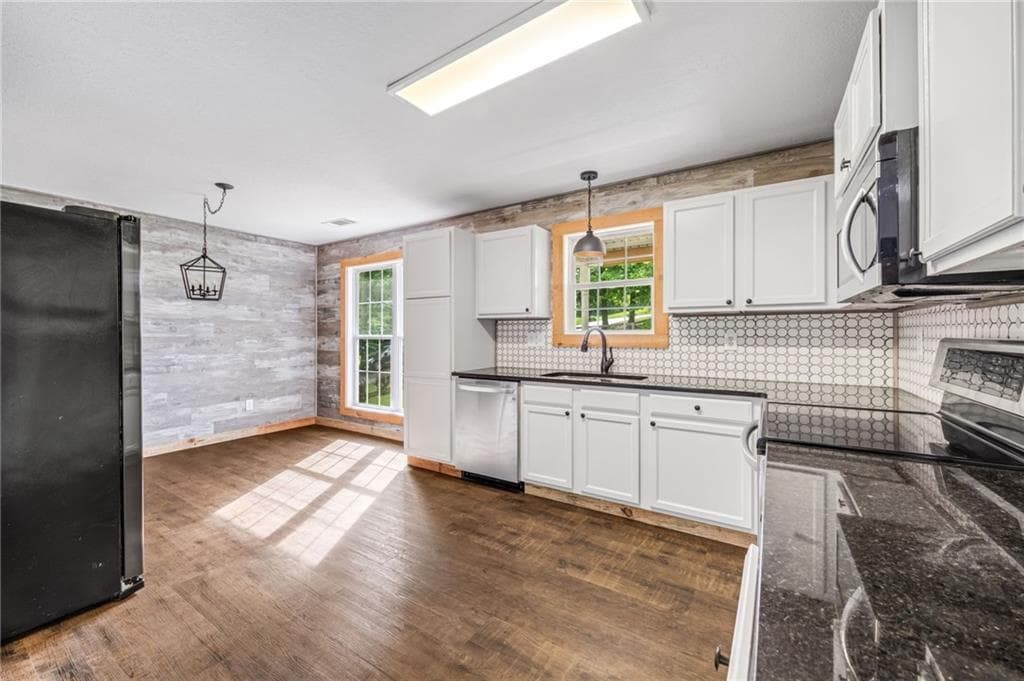 4 bedroom, 3 bathroom, 2,200 sq ft single family residence for sale at 59 Shadow Hills Lane, Dawsonville, GA 30534 — photo 6