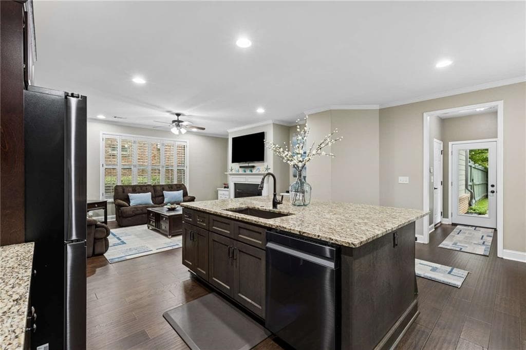 4 bedroom, 4 bathroom, 2,562 sq ft single family residence under contract at 3541 S Sherwood Road, Smyrna, GA 30082 — photo 6